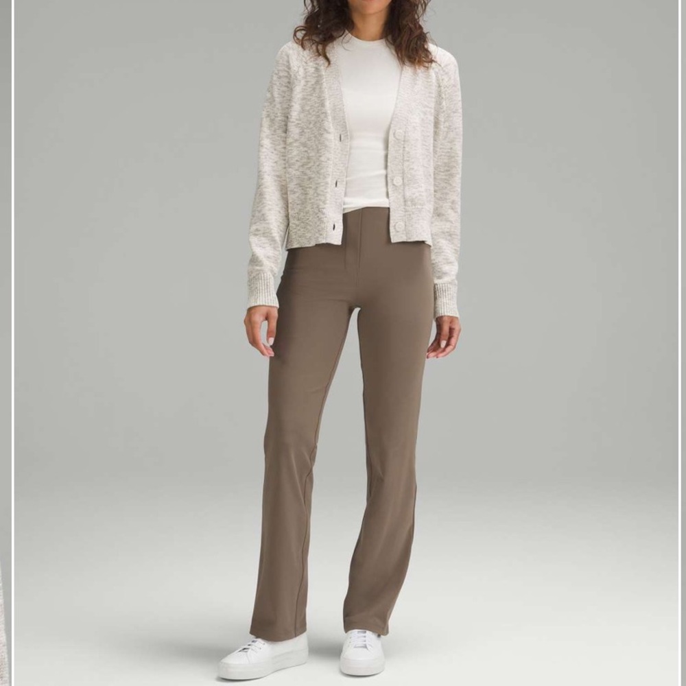 Lululemon Boxy Cotton-Blend V Neck Cardigan
Bone / White / Raw Linen / Vapor - Picture 9 of 16